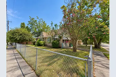 113 W Lobit Street, Baytown, TX 77520 - Photo 7