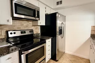 4643 Wild Indigo St, Houston, TX 77027 - Photo 5