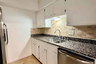4643 Wild Indigo St, Houston, TX 77027 - Photo 7