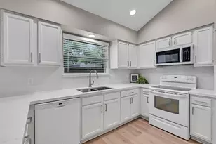 502 Dawn Dr, League City, TX 77573 - Photo 9