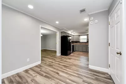 2804 Shady Creek Drive, Pearland, TX 77581 - Photo 9