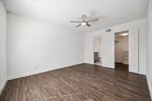 9700 Leawood Blvd, Houston, TX 77099 - Photo 11
