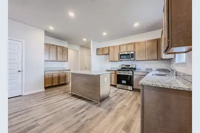 8923 Silver Bluff Lane, Baytown, TX 77521 - Photo 5