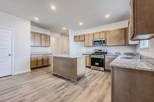 8923 Silver Blf Ln, Baytown, TX 77521 - Photo 5
