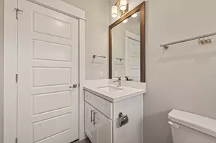2010 St Charles St, Houston, TX 77003 - Photo 11