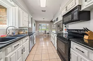 1223 Greenbriar Dr, Huntsville, TX 77340 - Photo 7