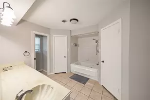 1223 Greenbriar Dr, Huntsville, TX 77340 - Photo 19