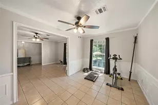 1223 Greenbriar Dr, Huntsville, TX 77340 - Photo 3