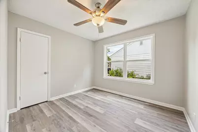 210 Laurel Street, Lake Jackson, TX 77566 - Photo 7