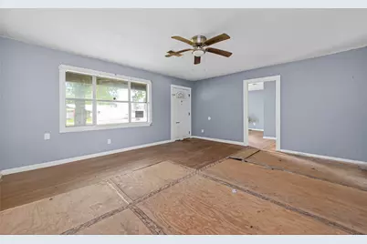 217 N Holly Avenue, Cleveland, TX 77327 - Photo 9
