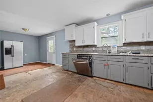 217 N Holly Ave, Cleveland, TX 77327 - Photo 11