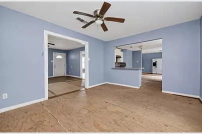 217 N Holly Avenue, Cleveland, TX 77327 - Photo 5