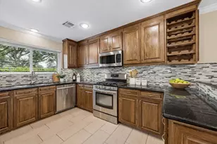 1607 Willowby Dr, Houston, TX 77008 - Photo 3