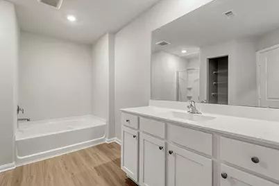8306 Sunberry Shadow Drive, Houston, TX 77016 - Photo 5