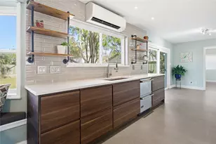 126 Pine Shadows Dr, Taylor Lake Village, TX 77586 - Photo 17