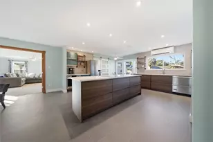 126 Pine Shadows Dr, Taylor Lake Village, TX 77586 - Photo 11