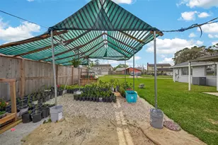 635 Coolwood Dr, Houston, TX 77013 - Photo 31