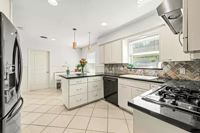 5827 Rutherglenn Drive, Houston, TX 77096 - Photo 17