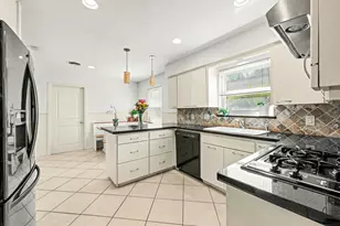 5827 Rutherglenn Dr, Houston, TX 77096 - Photo 17