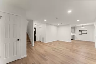 4 Dashwood Forest St, The Woodlands, TX 77381 - Photo 5