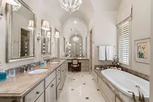 1235 Wynden Commons Ln, Houston, TX 77056 - Photo 23