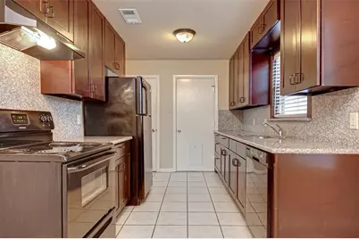 8518 Forum Drive, Houston, TX 77055 - Photo 3