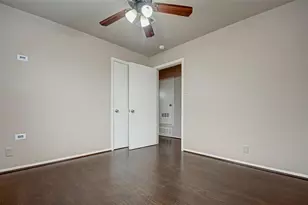 8518 Forum Dr, Houston, TX 77055 - Photo 11