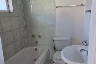 302 71 St St, Houston, TX 77011 - Photo 3