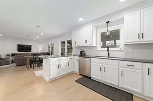 6435 Woodbrook Ln, Houston, TX 77008 - Photo 11