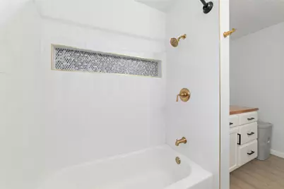 6435 Woodbrook Lane, Houston, TX 77008 - Photo 17