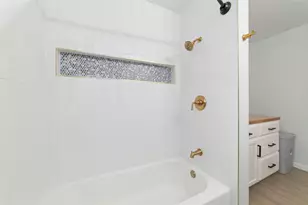 6435 Woodbrook Ln, Houston, TX 77008 - Photo 17