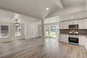 315 Cypress St, Alvin, TX 77511 - Photo 9