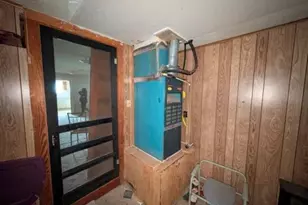 201 S Park Ave, Iowa Park, TX 76367 - Photo 9