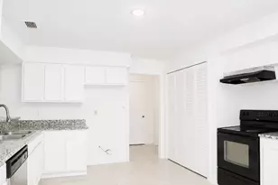 11118 High Star Dr, Houston, TX 77072 - Photo 9