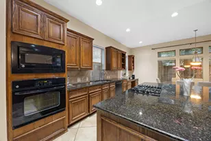 911 Vaulted Oak St, Houston, TX 77008 - Photo 9