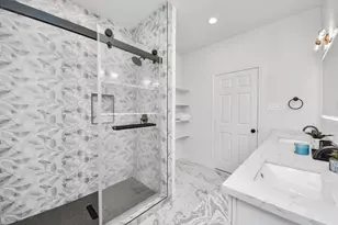 5955 Southseas St, Houston, TX 77033 - Photo 33