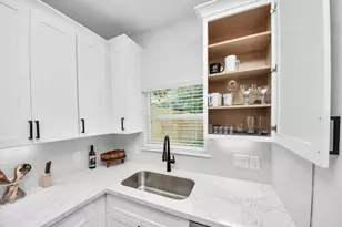 5955 Southseas St, Houston, TX 77033 - Photo 13