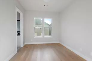 1005 St Charles St, Houston, TX 77003 - Photo 5