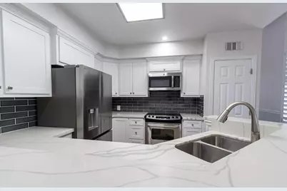 2102 Post Office Street #8, Galveston, TX 77550 - Photo 11