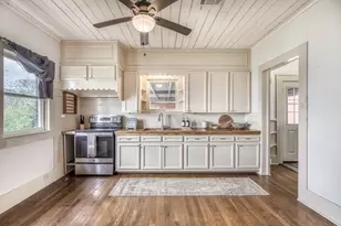 404 W Main St, Bellville, TX 77418 - Photo 11