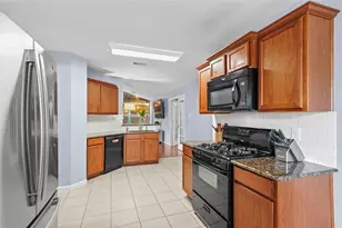 9822 Garnet Springs Dr, Iowa Colony, TX 77583 - Photo 9