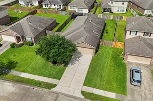 9822 Garnet Springs Dr, Iowa Colony, TX 77583 - Photo 5