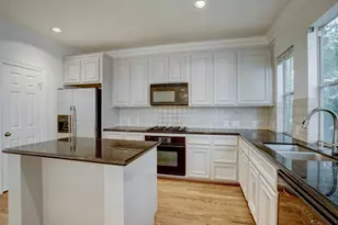 2205 Commonwealth St, Houston, TX 77006 - Photo 9