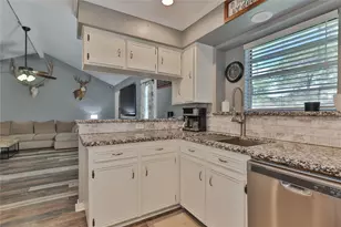 1 Shallowbrook St, Angleton, TX 77515 - Photo 11