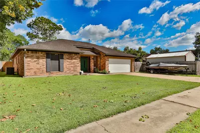 1 Shallowbrook Street, Angleton, TX 77515 - Photo 3