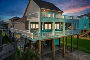 2627 Holiday Dr, Crystal Beach, TX 77650 - Photo 3