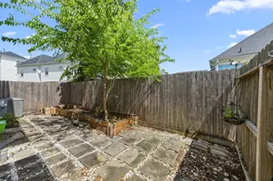 1925 Gano St, Houston, TX 77009 - Photo 9