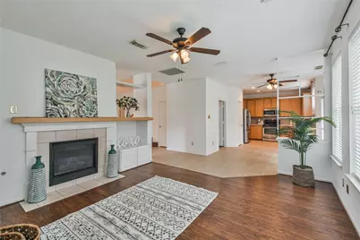 2 Willow Point Place, The Woodlands, TX 77382 - Photo 9