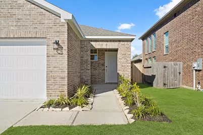 142 Kelly Street, Angleton, TX 77515 - Photo 3