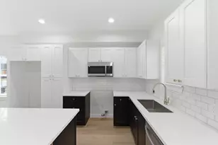 8408 Darien St, Houston, TX 77028 - Photo 9